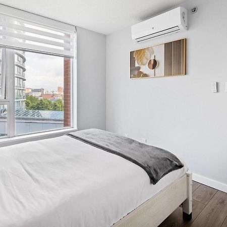 Gardenview Modern Condo With Parking, Gym, Pool, Ac แวนคูเวอร์ ภายนอก รูปภาพ