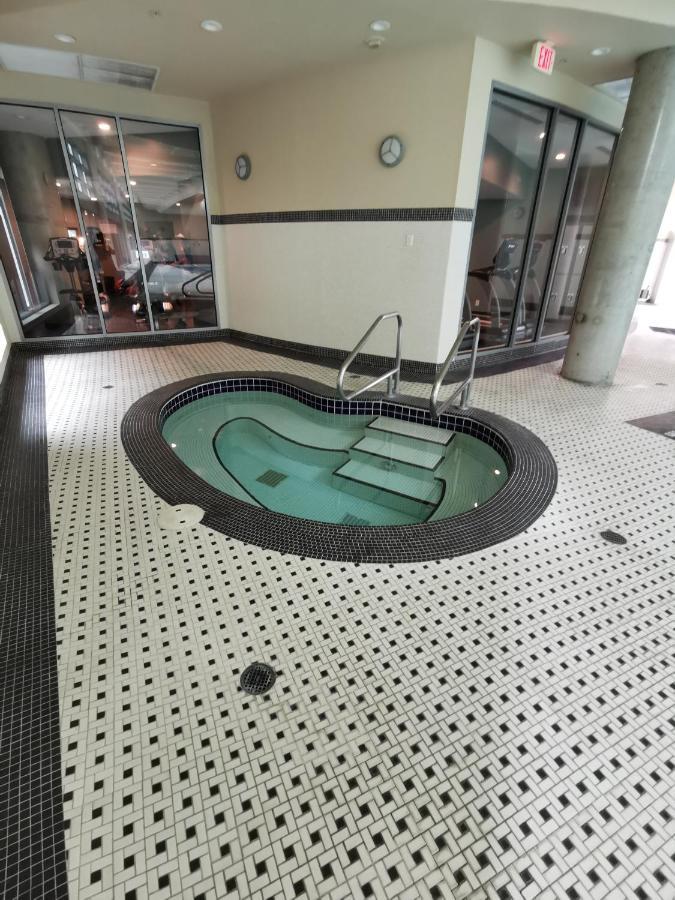 Gardenview Modern Condo With Parking, Gym, Pool, Ac แวนคูเวอร์ ภายนอก รูปภาพ