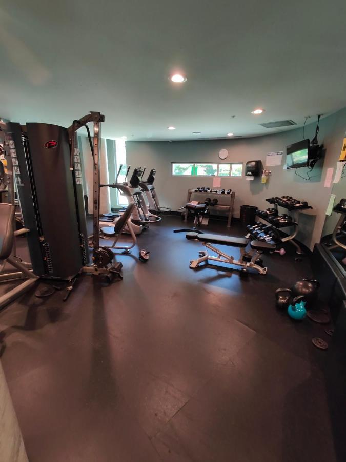 Gardenview Modern Condo With Parking, Gym, Pool, Ac แวนคูเวอร์ ภายนอก รูปภาพ