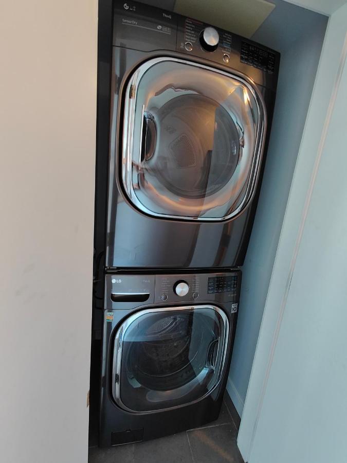 Gardenview Modern Condo With Parking, Gym, Pool, Ac แวนคูเวอร์ ภายนอก รูปภาพ