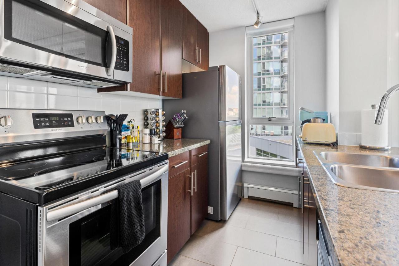 Gardenview Modern Condo With Parking, Gym, Pool, Ac แวนคูเวอร์ ภายนอก รูปภาพ
