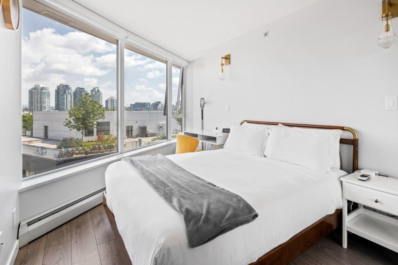 Gardenview Modern Condo With Parking, Gym, Pool, Ac แวนคูเวอร์ ภายนอก รูปภาพ