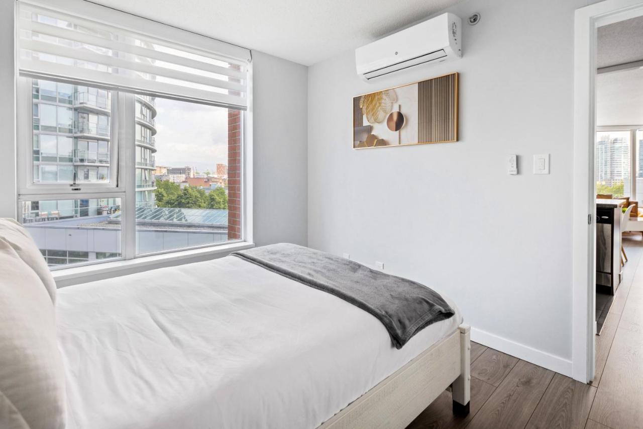Gardenview Modern Condo With Parking, Gym, Pool, Ac แวนคูเวอร์ ภายนอก รูปภาพ