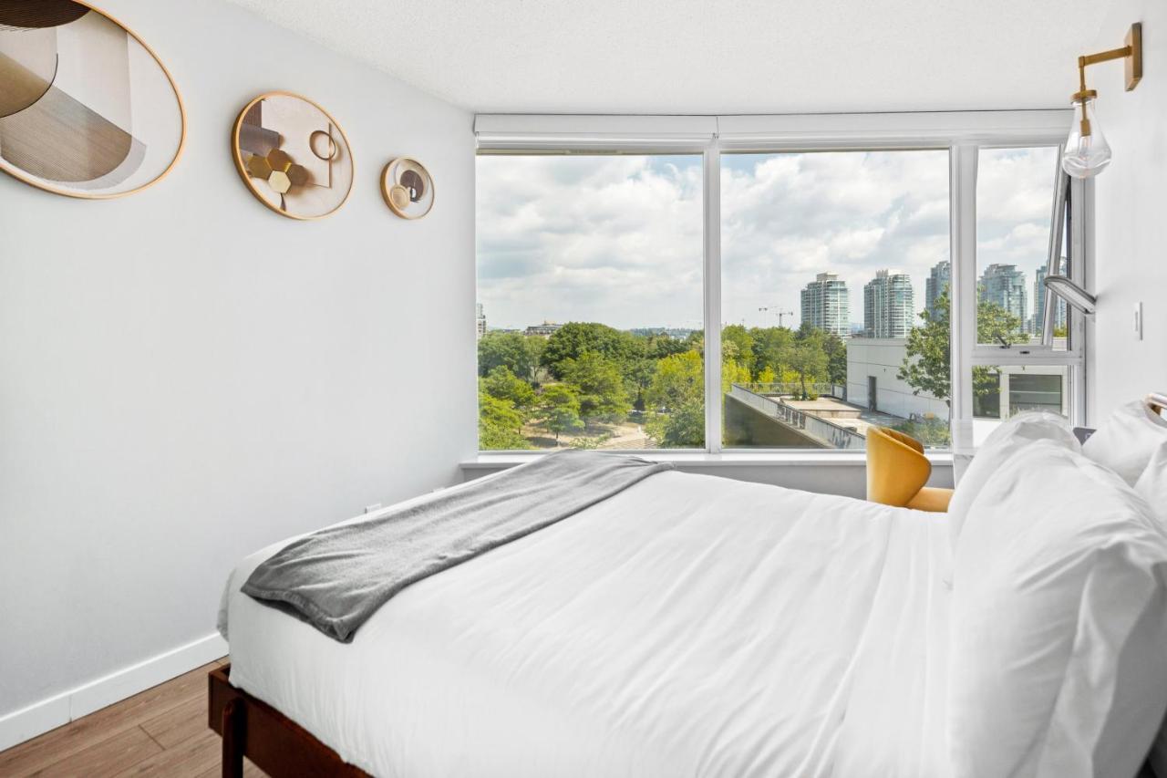 Gardenview Modern Condo With Parking, Gym, Pool, Ac แวนคูเวอร์ ภายนอก รูปภาพ